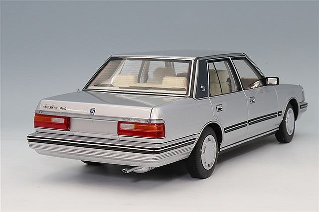 XiaoGuang Model XGM8250613S-2 1/18 Toyota Crown MS122 Silver Beige