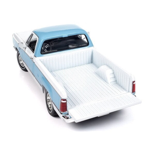American Muscle AMM1303 1/18 1977 Dodge Adventurer Sweptline Light Blue/White