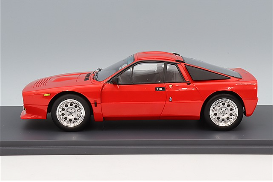 Schuco SC18U00037 1/18 Lancia 037 Street 1982 Red Resin