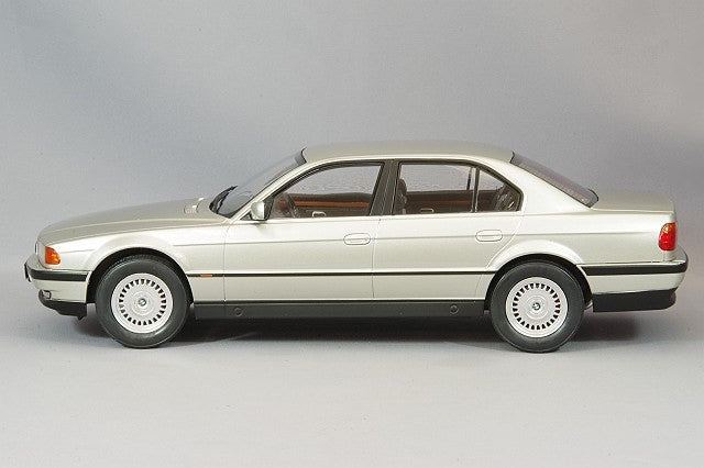 KK Scale KKDC180365 1/18 BMW 740i E38 1994 Silver Luxury Sedan Diecast