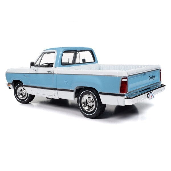 American Muscle AMM1303 1/18 1977 Dodge Adventurer Sweptline Light Blue/White