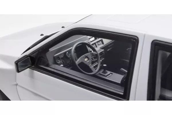 Kyosho KSR18070W 1/18 Toyota Sprinter Trueno AE86 Khyzyl Saleem White