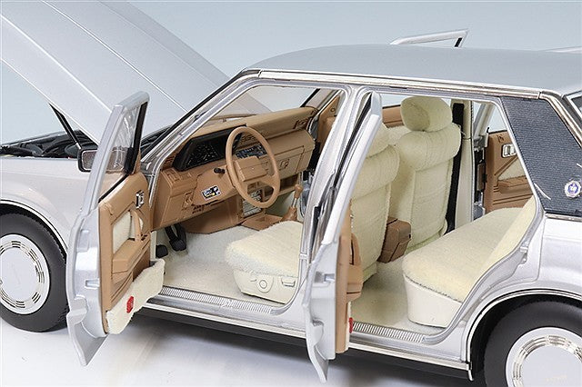 XiaoGuang Model XGM8250613S-2 1/18 Toyota Crown MS122 Silver Beige