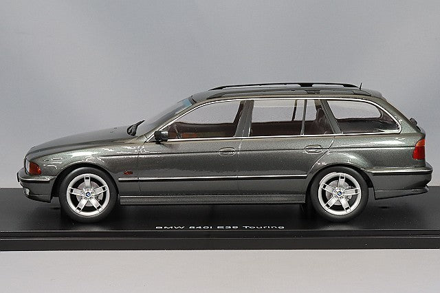 KK Scale KKDC181082 1/18 BMW 540i E39 Touring 1997 Grey Metallic