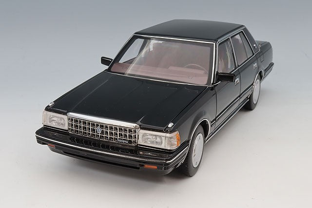 XiaoGuang Model XGM8250612B-1 1/18 Toyota Crown MS122 Black Red