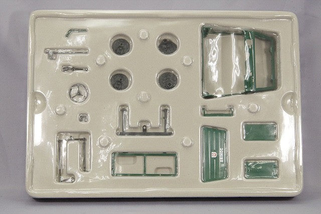 Schuco SCH00139 1/18 Mercedes-Benz Unimog U401 Green Assembly Kit Diecast