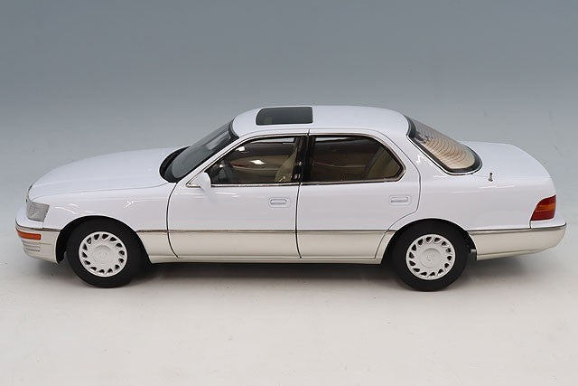 XiaoGuang Model XGM8230811W 1/18 Lexus LS400 1993 White
