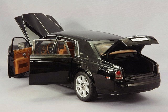 Kyosho 1/18 Rolls-Royce Phantom EWB Black Diecast Model Car KS08841DBK2 Luxury C