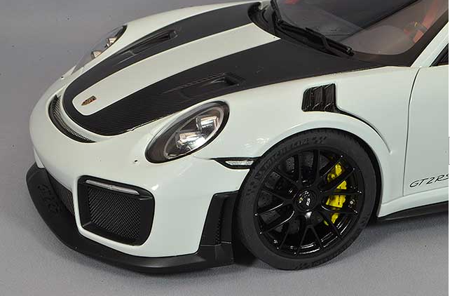 AUTOart 78171 1/18 Porsche 911 991.2 GT2 RS Weissach White/Carbon