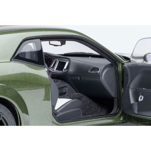 AUTOart 71761 1/18 Dodge Challenger SRT Jailbreak 2022 Green Diecast
