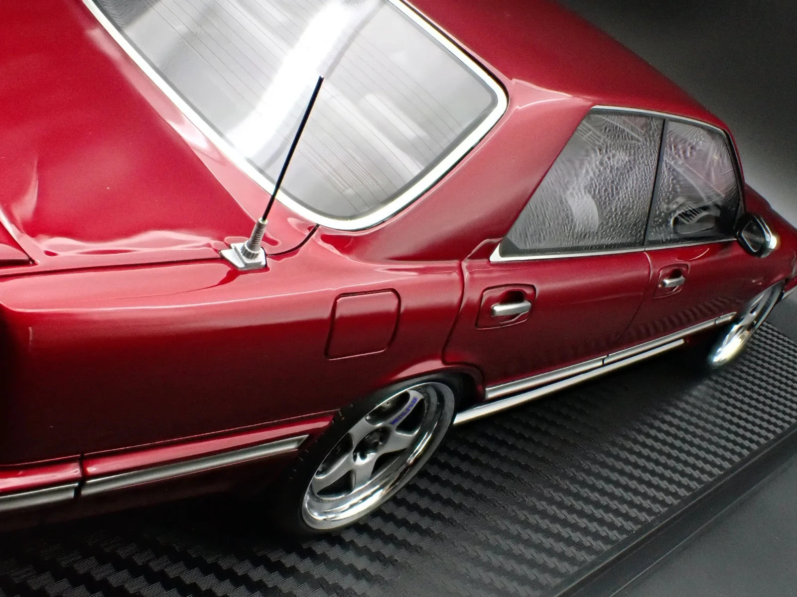 Ignition Model IG3905 1/18 Nissan Cedric Cima Y31 Wine Red Sedan