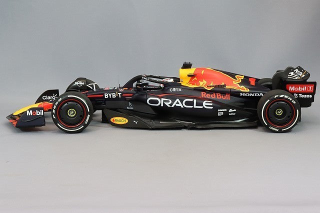 Minichamps MC110221901 1/18 Red Bull RB18 Austin 2022 Winner