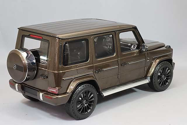 Minichamps MC110037102 1/18 Mercedes-Benz G-Class 2020 Brown