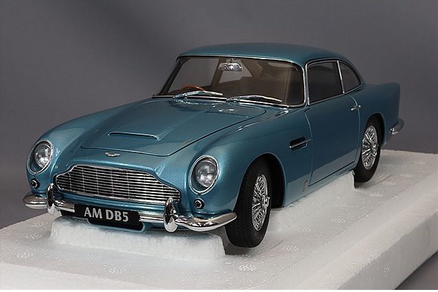 AUTOart 70288 1/18 Aston Martin DB5 Light Blue Pearl Composite Model