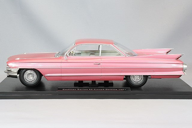 KK Scale KKDC181254 1/18 Cadillac Series 62 Coupe DeVille 1961 Pink