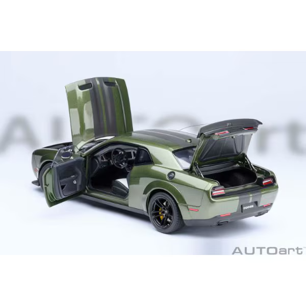 AUTOart 71761 1/18 Dodge Challenger SRT Jailbreak 2022 Green Diecast