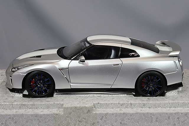 MOTORHELIX FS-M83502 1/18 Nissan GT-R R35 50th Anniversary Silver