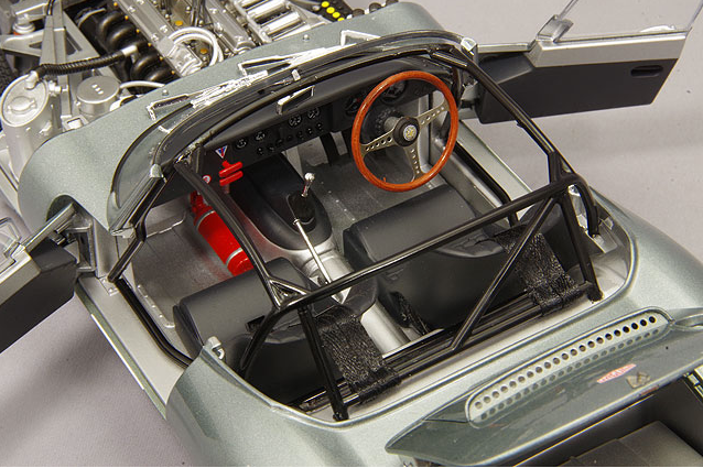 AUTOart 73646 1/18 Jaguar Lightweight E-Type Silver Special Edition