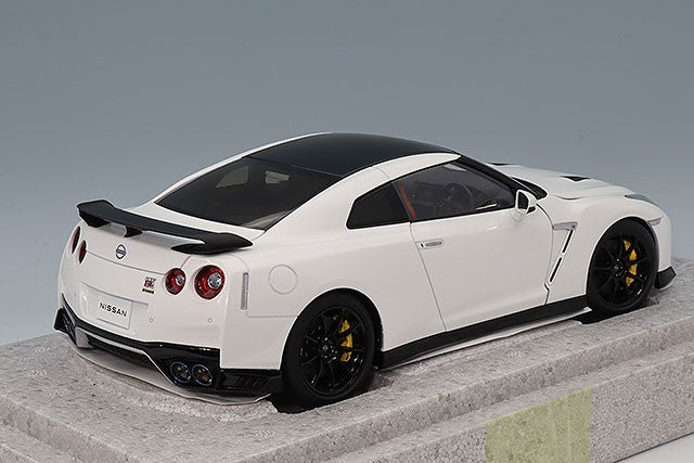 MOTORHELIX FS-M83518 1/18 Nissan GT-R R35 T-Spec 2022 White Resin