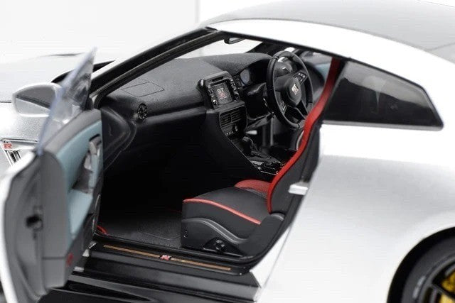 MOTORHELIX M83517 1/18 Nissan GT-R (R35) Track Edition NISMO T-Spec 2022 Silver