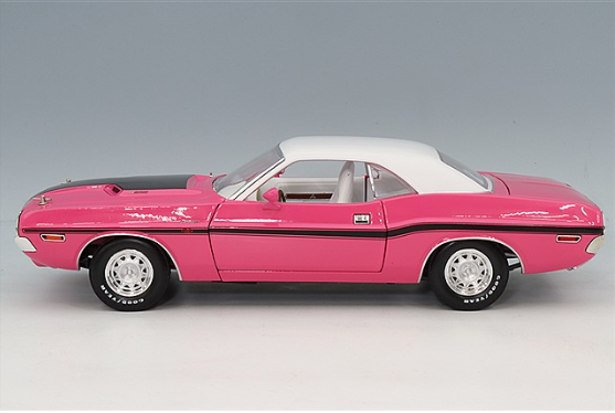 GreenLight GRL13699 1/18 Dodge Challenger R/T 1970 Panther Pink Multi Color