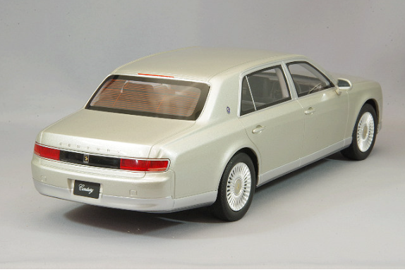 Kyosho KSR18036S 1/18 Toyota Century Radiant Silver Metallic Resin