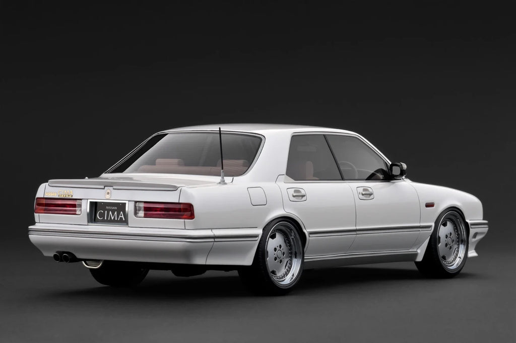 Ignition model IG3903 1/18 Nissan Cedric Cima Y31 White