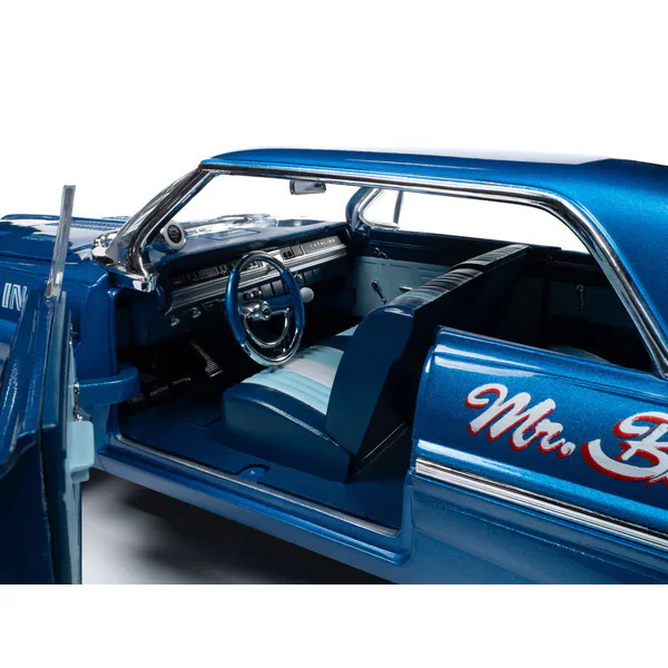 Auto World AW323 - 1/18 1962 Pontiac Catalina Legend of the Quarter Mile Code E