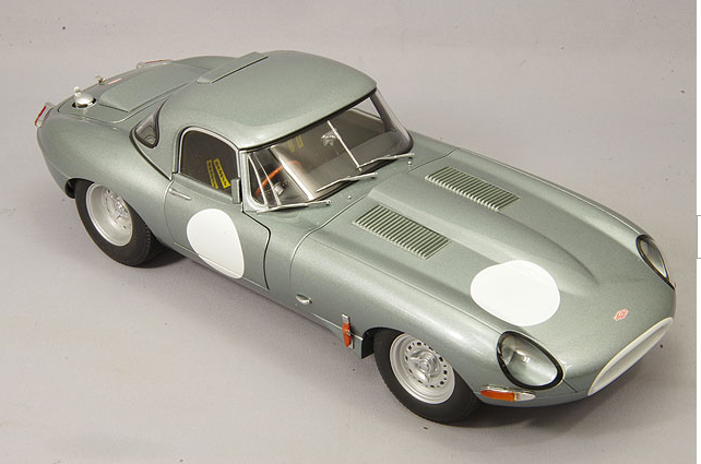 AUTOart 73646 1/18 Jaguar Lightweight E-Type Silver Special Edition