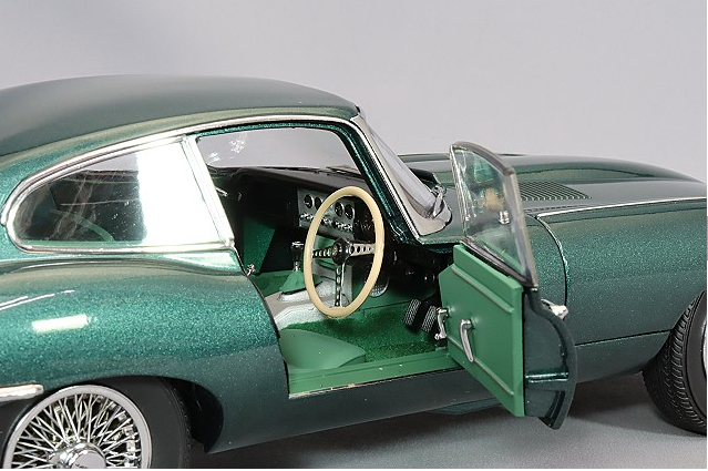 Kyosho KS08954DG 1/18 Jaguar E-Type Coupe Open Parts 1961 Dark Green