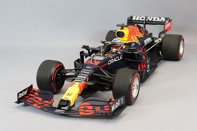 Minichamps MC110211433 1/18 Red Bull RB16B Zandvoort Winner 2021