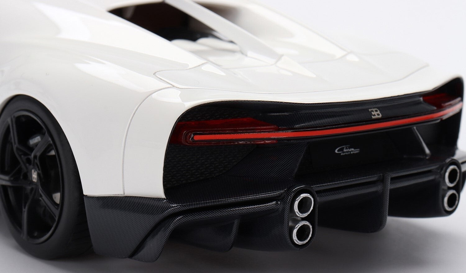 TopSpeed TS0439 1/18 Bugatti Chiron Super Sport White Resin Model Car