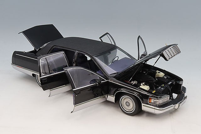 XiaoGuang Model XGM8210511B-2 1/18 Cadillac Fleetwood Black