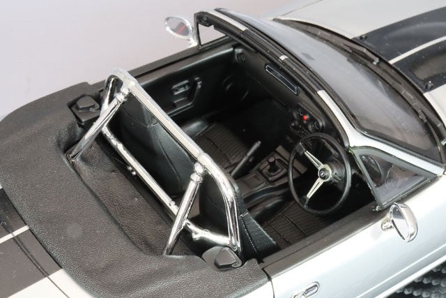Ignition Model - IG3202 1/18 Eunos Roadster (NA) Silver — With Engine