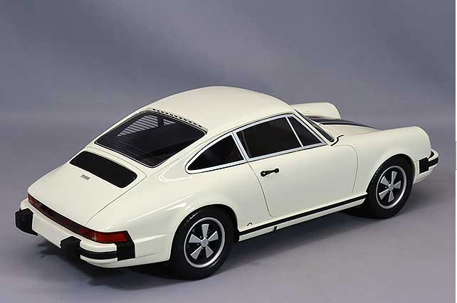 Schuco PRO.R18 SC450048600 1/18 Porsche 911 Coupe 2022 White Classic