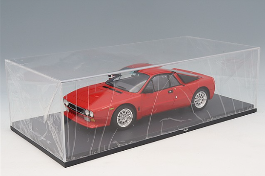 Schuco SC18U00037 1/18 Lancia 037 Street 1982 Red Resin