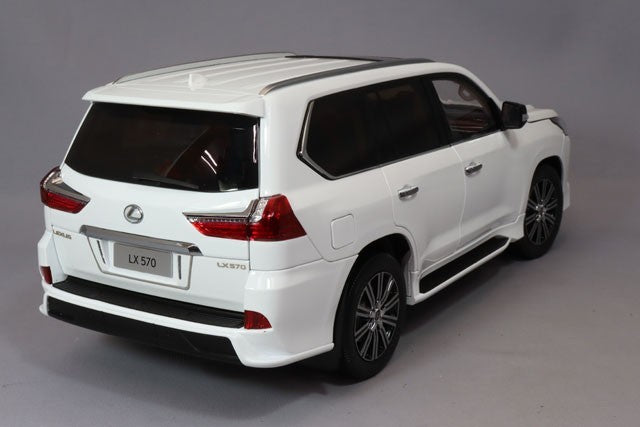 LCD Model LCD18010-WH 1/18 Lexus LX570 White Luxury SUV Diecast