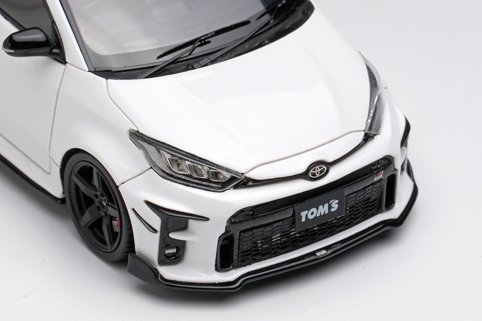 Make Up EIDOLON EM704A 1/43 Toms GR Yaris 2021 Super White II
