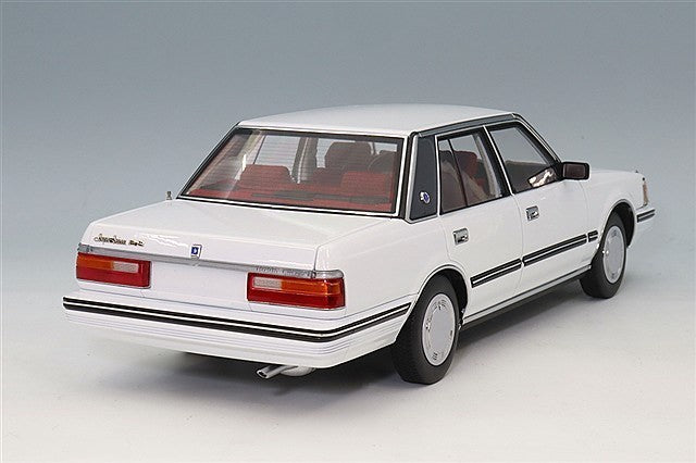 XiaoGuang Model XGM8250611W-1 1/18 Toyota Crown MS122 White Red