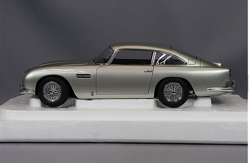AUTOart 70287 1/18 Aston Martin DB5 Silver Metallic Composite Model