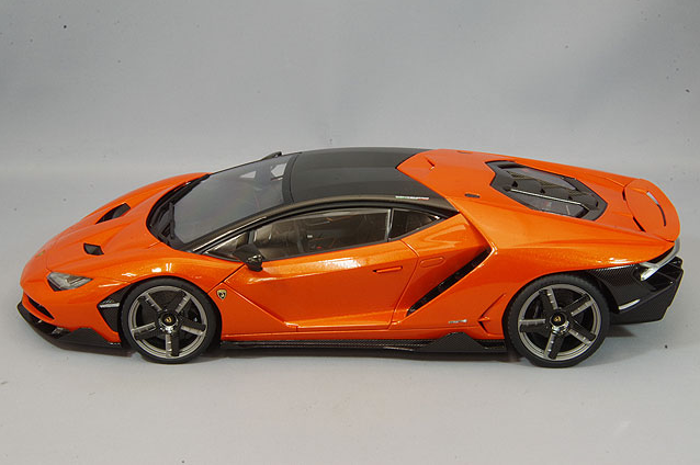 AUTOart 79201 1/18 Lamborghini Centenario 2016 Pearl Orange
