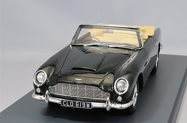 Schuco SC450065400 1/18 Aston Martin DB5 Convertible 1963 Green Resin