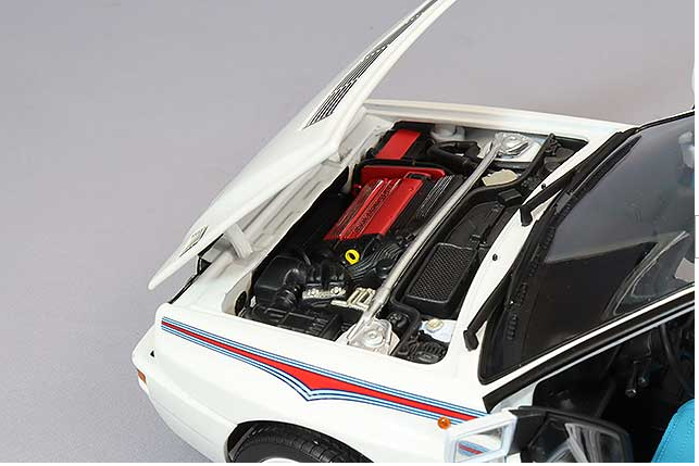 Kyosho KS08344E 1/18 Lancia Delta Integrale Integrale 6 White Diecast