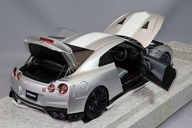 MOTORHELIX FS-M83502 1/18 Nissan GT-R R35 50th Anniversary Silver