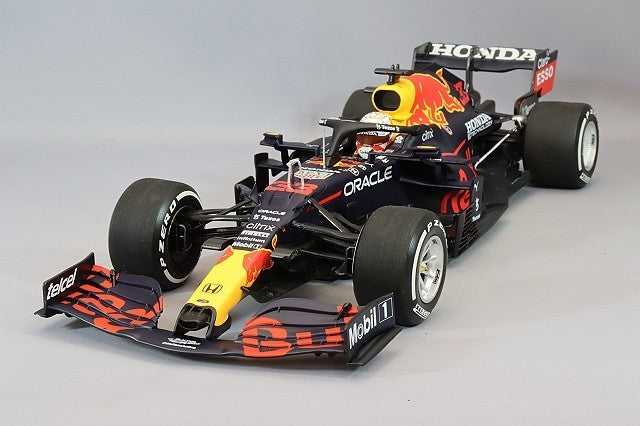 Minichamps MC110212333 1/18 Red Bull RB16B Abu Dhabi Winner
