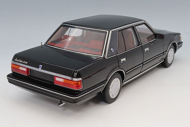 XiaoGuang Model XGM8250612B-1 1/18 Toyota Crown MS122 Black Red