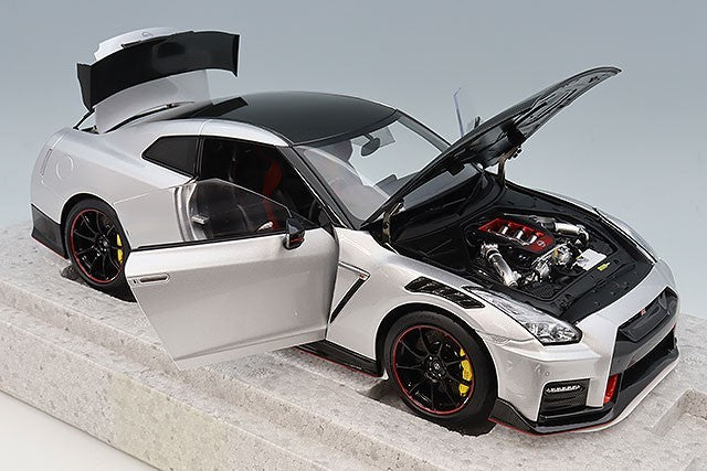 MOTORHELIX FS-M83528 1/18 Nissan GT-R Nismo R35 2022 Silver