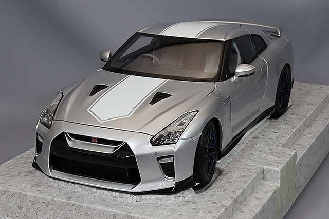 MOTORHELIX FS-M83502 1/18 Nissan GT-R R35 50th Anniversary Silver