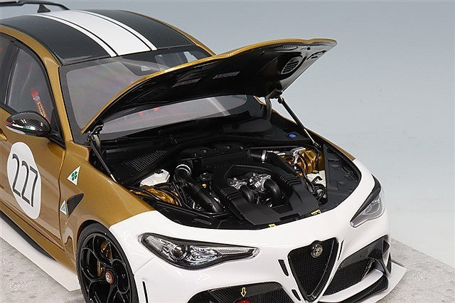 MOTORHELIX FS-M89009 1/18 Alfa Romeo Giulia GTAm GT Okura Gold