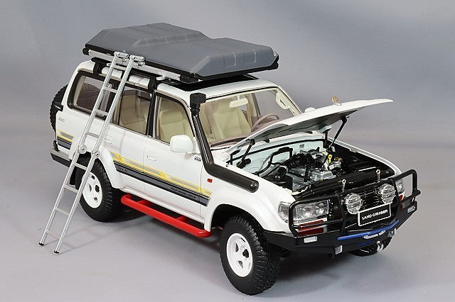 KENGFai TK-KF032-4 1/18 Toyota Land Cruiser VX-R LC80 Refitted White